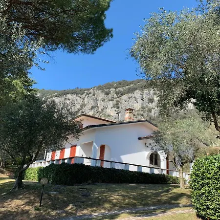 Holiday home Gardavilla Limoni Am See *